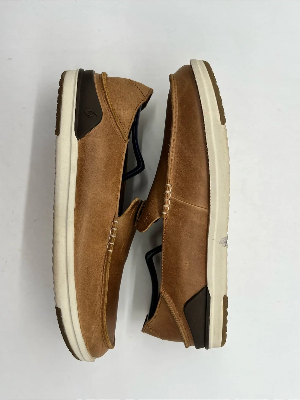 OluKai Kakaha Men’s Sz 10 Brown Leather Casual Comfort Slip On Loafers Shoes.